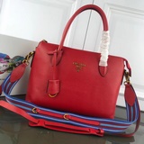 Новая модель Prada 1BA157 с двумя плечевыми ремнями из телячьей кожи, двумя кожа