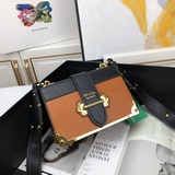 Prada/Прада – лидер продаж 1BD045, впервые представленный на подиуме, изготовлен