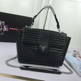 Новая модель Prada наконец-то в продаже! Новая модель в магазинах изготовлена из
