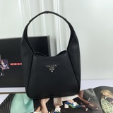 Новейшая сумка Prada поставляется с оригинальной итальянской кожей с естественно