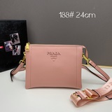 Новая модель Prada «PRADA» с двойными ремнями, изготовленная в Италии, отличаетс