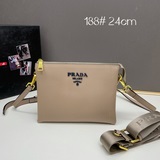Новая модель Prada «PRADA» с двойными ремнями, изготовленная в Италии, отличаетс