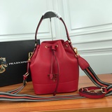 Поступила новая коллекция Prada： кожа телячья с текстурой личи, два ремня： кожан