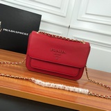 Prada 3011 Новая модель сумки-конверта с крышкой, через плечо, с цепочкой, из на