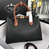 Prada, модель 1BA255, с плечевым ремнем, «Сделано в Италии», превосходное качест