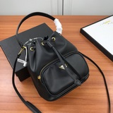 Серия PRADA от Prada 1BH038 [Сумка-ведро] Модель： 98975 Размер： 19x20.