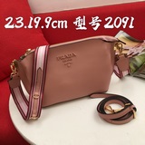 Модель 2091# Сумка Prada через плечо с двумя ремнями. Помимо яркого цвета, она о