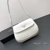 PRADA представляет новую коллекцию сумок Hobo весна-лето 2023, изготовленных из 