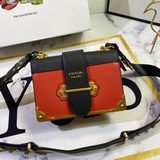Оригинальный товар в продаже в специализированном магазине. Модель PRADA： 1BD045
