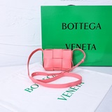 Новая модель сумки Mini cassette Bag из овечьей кожи от #B.  Еще не поступила в 