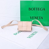 Новая модель сумки Mini cassette Bag из овечьей кожи от #B.  Еще не поступила в 