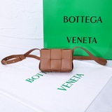 Новая модель сумки Mini cassette Bag из овечьей кожи от #B.  Еще не поступила в 
