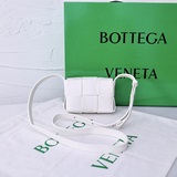 Новая модель сумки Mini cassette Bag из овечьей кожи от #B.  Еще не поступила в 