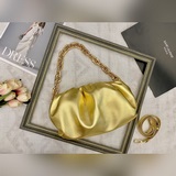 Bottega Veneta The Chain Pouch в последнее время очень популярна.