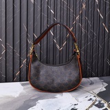 Сумка AVA STRAP среднего размера из гладкой кожи. Размеры： 24 x 13 x 7 см.