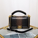 Новая коллекция Chanel Little Chanel для стильных мам, выполненная под кожу змеи