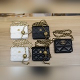 Новейшая модель WOC от CHANEL с крупными золотыми бусинами! Она разработана с уч