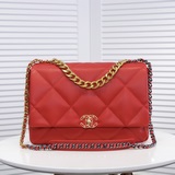 Новейшая модель Chanel в ярко-красном цвете уже в продаже. Импортированная кожа 