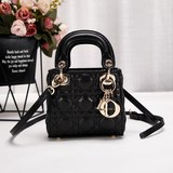 Dior мини-сумка Lady Dior с ручкой и ремнем через плечо. Новая модель в стиле «s
