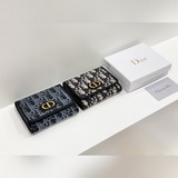 Бренд： Dior 2088 2099 Цвет： черный Размер： 11*10*2 Описание.