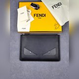 Бренд： Fendi. Модель： Черная сумка с металлическими деталями. Артикул： 168568. Ц