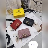 Короткий кошелек Fendi для женщин.