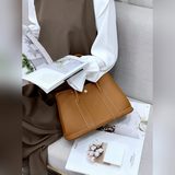 Garden Party. Для тех, кто любит большие сумки, не спрашивайте, сколько в них по