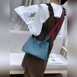 Garden Party. Для тех, кто любит большие сумки, не спрашивайте, сколько в них по