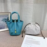 Эта миниатюрная корзина для продуктов размером 14 см из мягкой и универсальной к