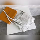 Средняя сумка Beaubourg Hobo из перфорированной телячьей кожи с монограммой.