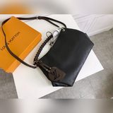 Средняя сумка Beaubourg Hobo из перфорированной телячьей кожи с монограммой.