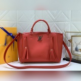 m54569lockmeto Сумка — идеальный аксессуар на каждый день. Эта сумка lockmeto из