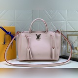 m54569lockmeto Сумка — идеальный аксессуар на каждый день. Эта сумка lockmeto из