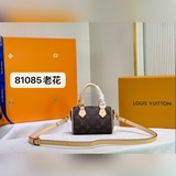 Сумка NANO SPEEDY M81085 изготовлена из классической ткани Monogram.