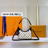 m56091 lv2023 Классическое сочетание. Выходить из дома с одной сумкой выглядит т