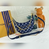 m81166 m80198 m80909 loop Полумесячный багетный чехол впервые был представлен в 