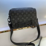 Эксклюзивные фотографии m45585 Black Flower. Новая модель сумки Steamer Postman.