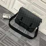 Сумка-мессенджер m41500 christopher сочетает в себе элегантность и практичность.