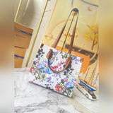 Эксклюзивные фотографии - цена производителя 250 м21233 белый с цветным принтом.
