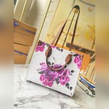 m21233 Белая сумка с круглым цветочным принтом из коллекции monogram emp.