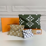 Сумка M67600 Зеленая Pochette Kiriga из серии Catogram.