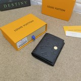 M58456【 Эта изысканная визитница изготовлена из мягкой телячьей кожи с мелким уз