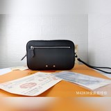 M43384 N41663 N41664 M42838 Просторное отделение на молнии, много внутренних кар