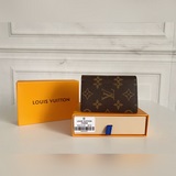 Карточный держатель Louis Vuitton. Этот кожаный держатель для карт имеет семь от