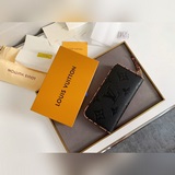 Кошелек Zippy Lockme, изготовленный из мягкой телячьей кожи, предназначен для за