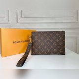 Эта сумка City, вдохновленная классическими чемоданами Louis Vuitton, изготовлен