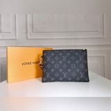 Эта сумка City, вдохновленная классическими чемоданами Louis Vuitton, изготовлен