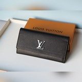 M62328 Изготовлен из кожи Taurillon, с логотипом LV, обтянутым кожей, этот элега