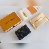 ENVELOPPE CARTE DE VISITE Карточный конверт с классическим монограммой.