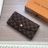 N60531 Этот конверт-кошелек изготовлен из элегантного полотна Monogram и имеет п